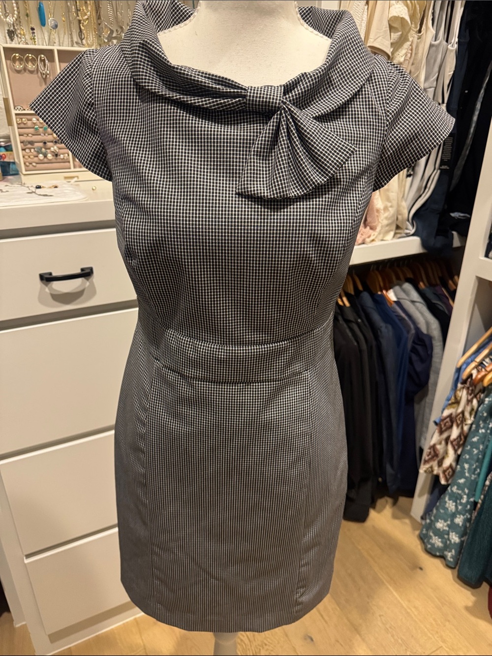 Classic Cap-Sleeve Bow Sheath Dress in Black and White SZ 2 Office Dress 👗